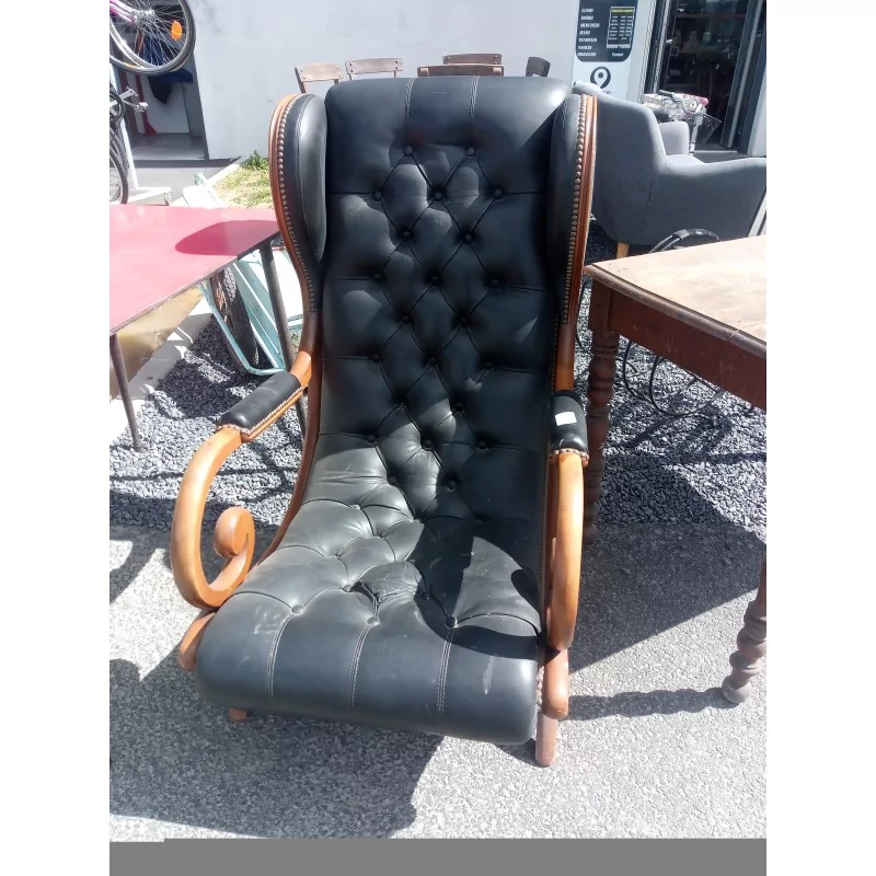 FAUTEUIL TYPE CHESTERFIELD EN L'ETAT