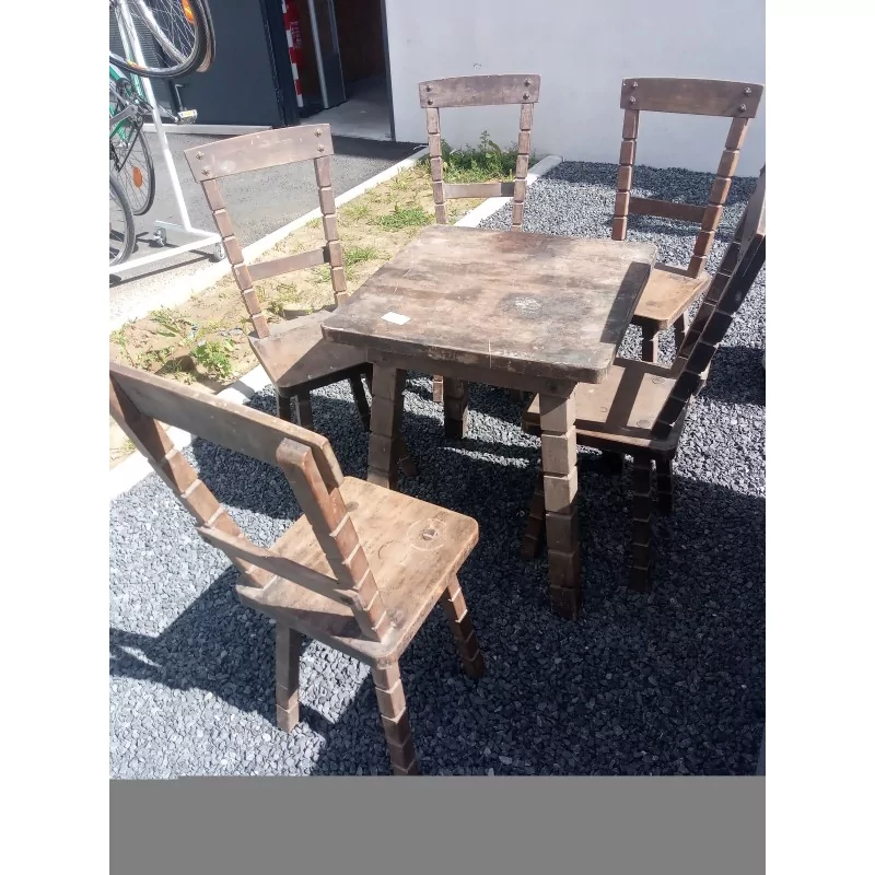 LOT TABLE 58 X 60 + 5 CHAISES