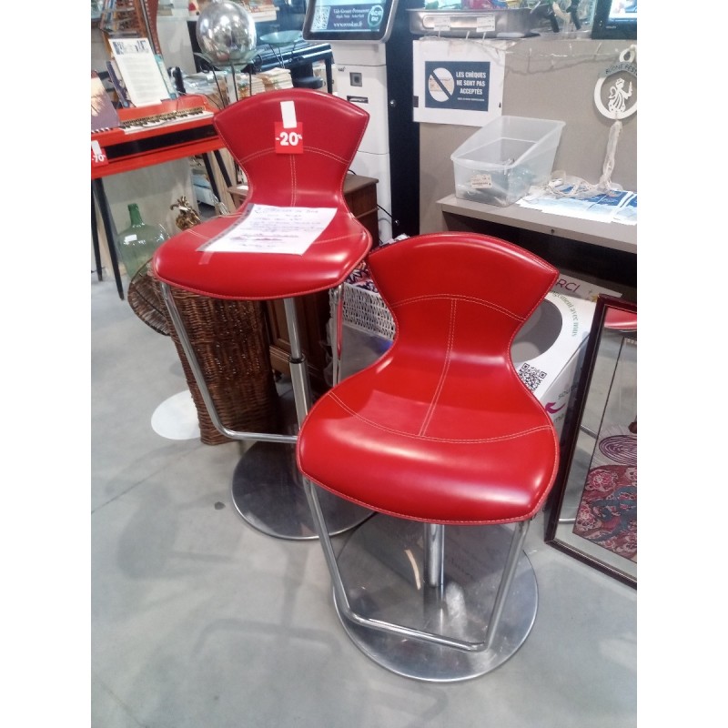 LOT 2 CHAISES DE BAR CUIR ROUGE